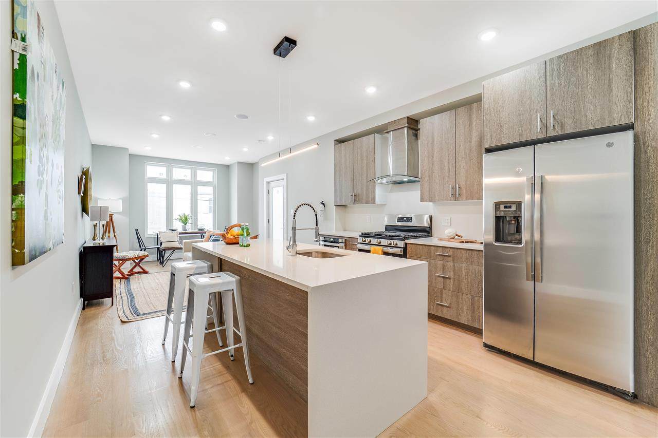 206 Freeman Ave - Photo 1