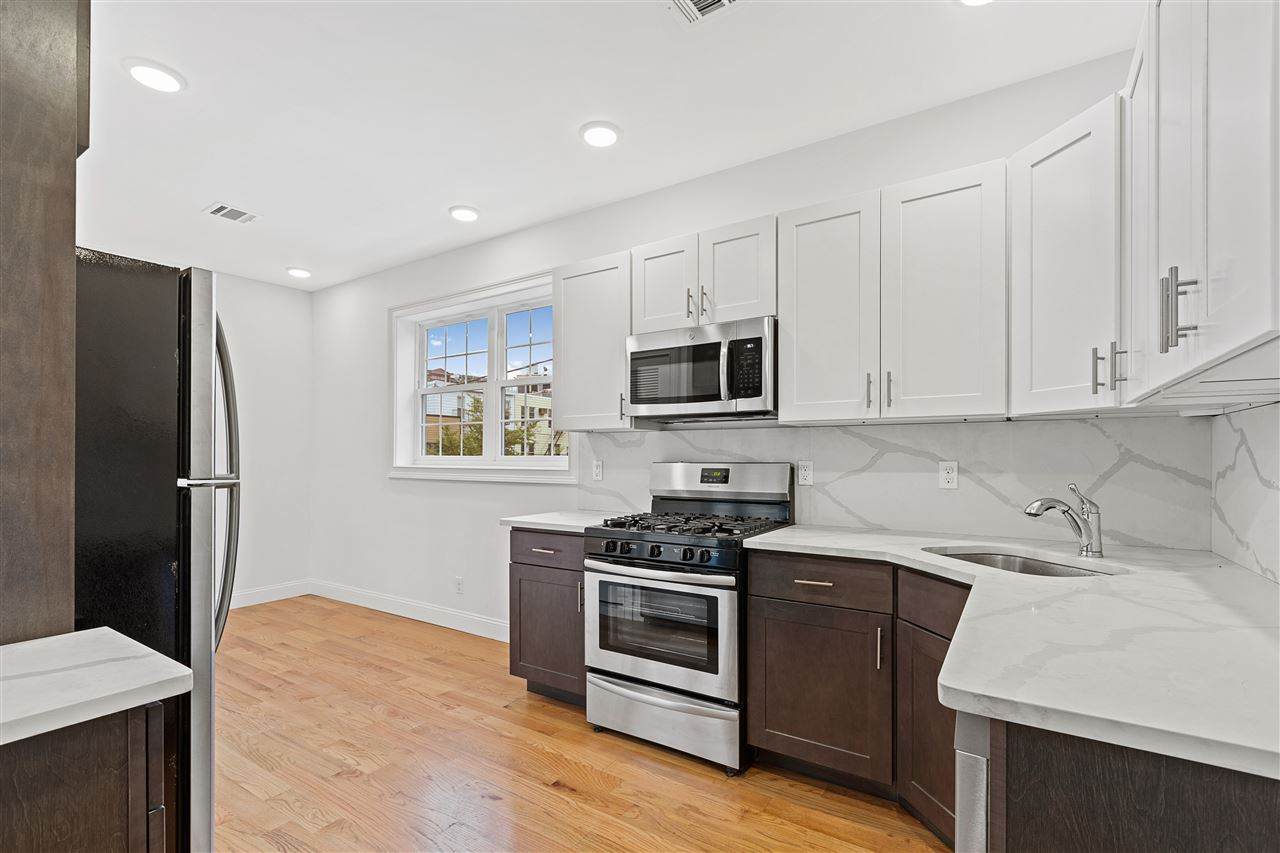 601 Jefferson St - Photo 1