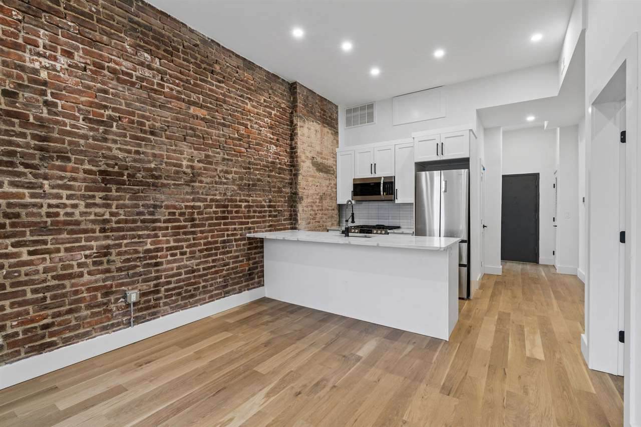 27 Corbin Ave - Photo 1