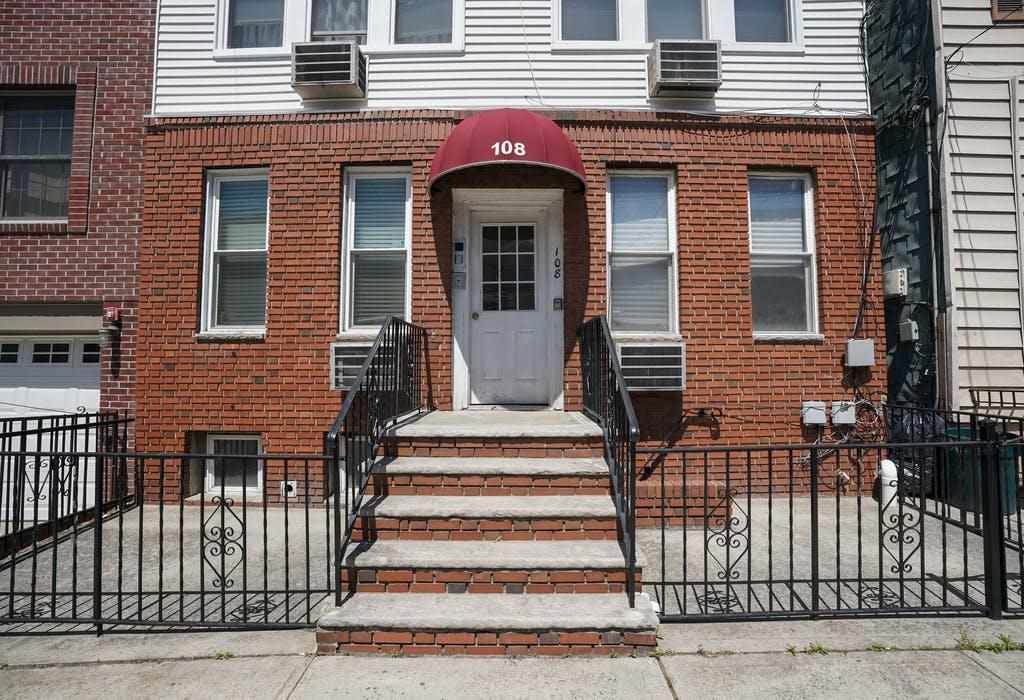 108 Thorn St - Photo 1