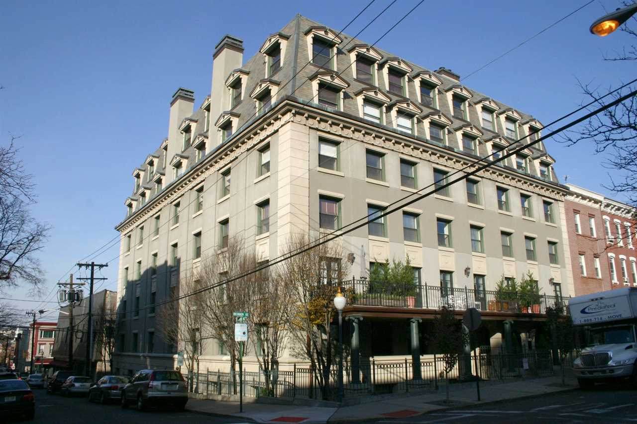 600 Hudson St - Photo 1