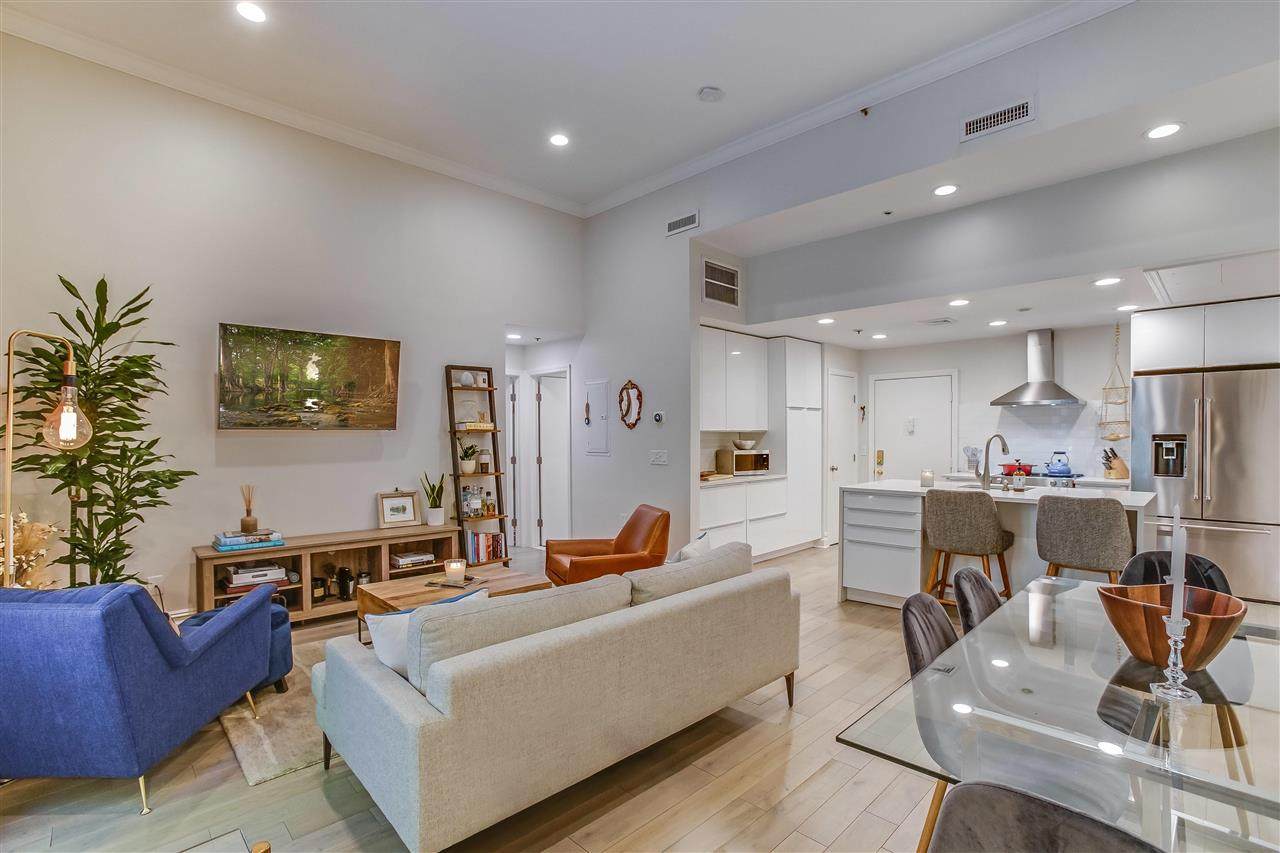 820 Hudson St - Photo 1