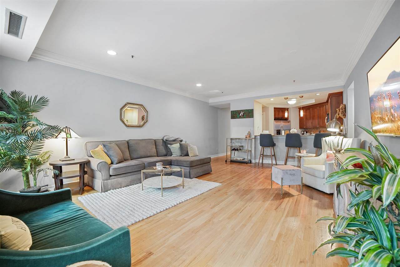 600 Hudson St - Photo 1