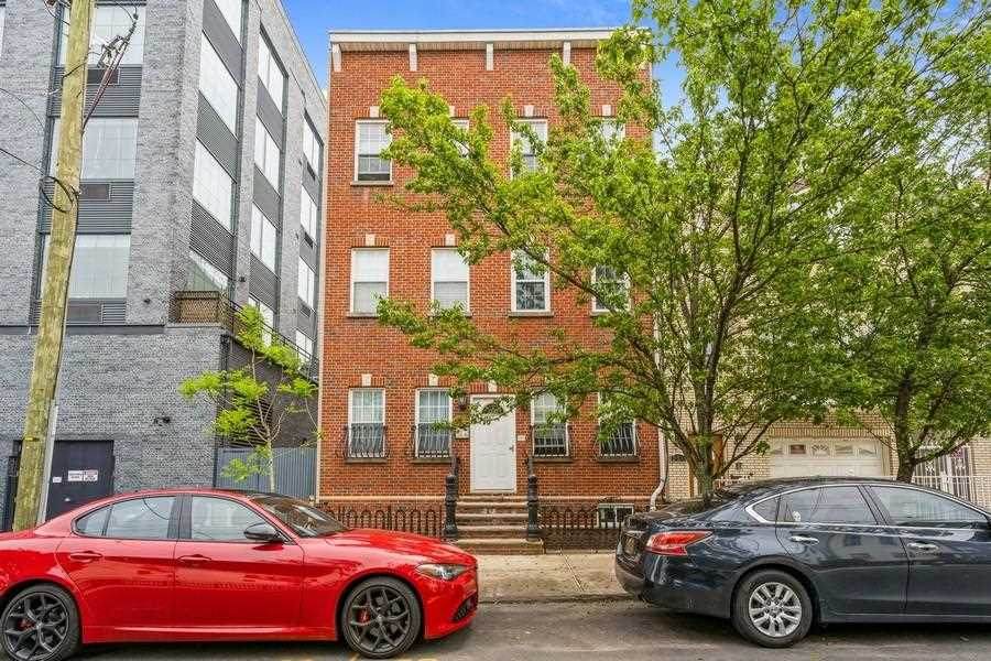 258 Pine St - Photo 1