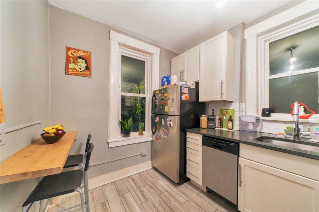 686 Summit Ave - Photo 1