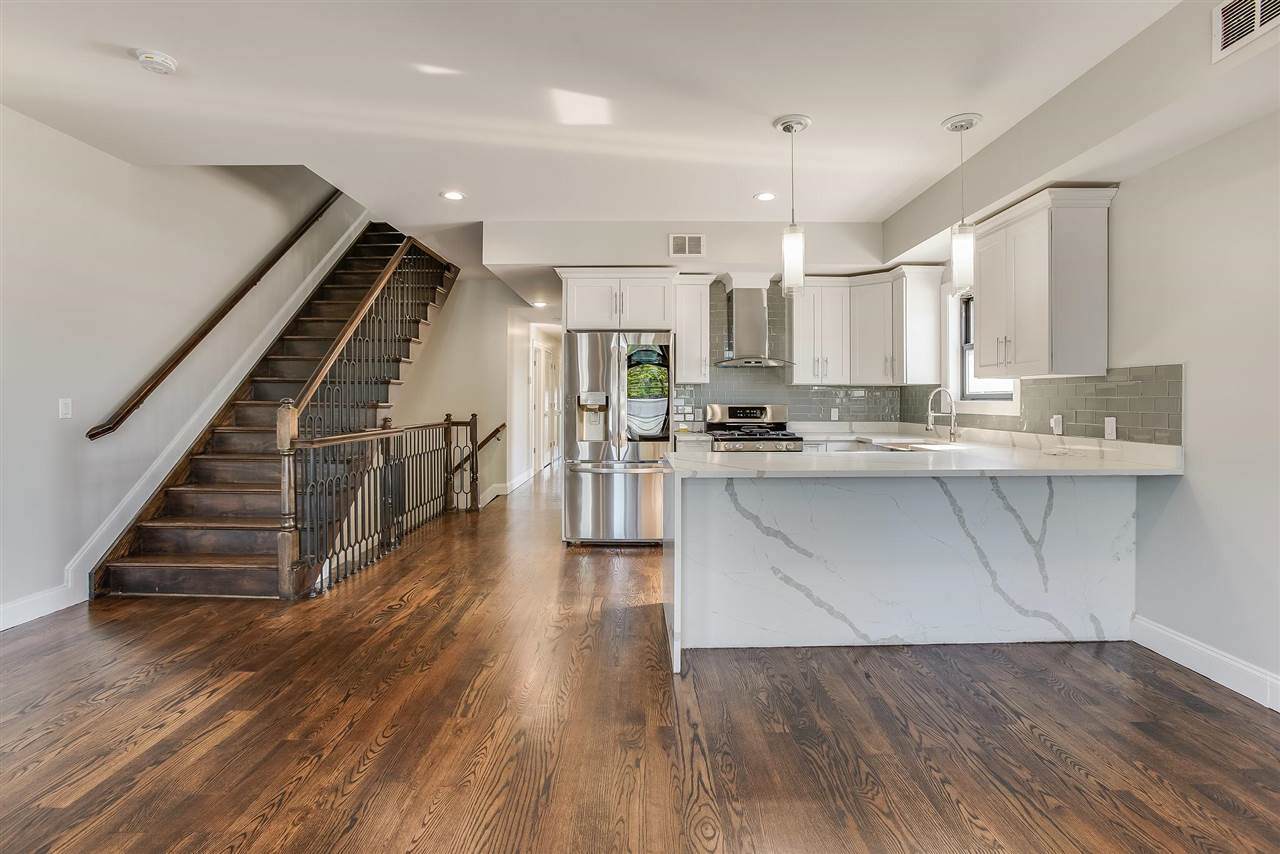 130 Hutton St - Photo 1
