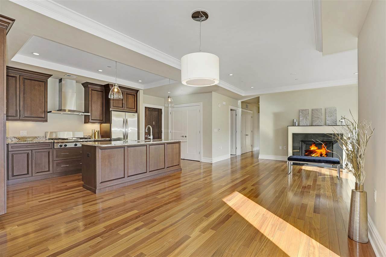 250 Henley Pl - Photo 1