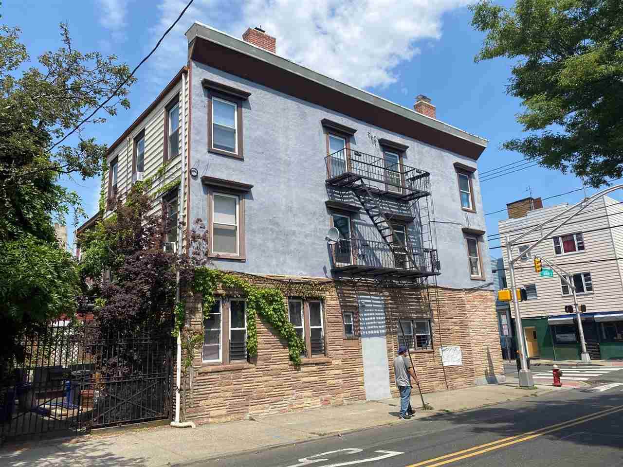 97 Webster Ave - Photo 1