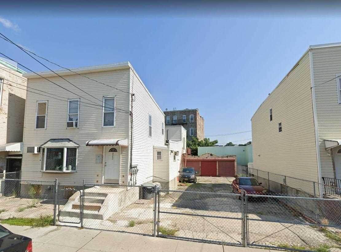 920-922 21ST ST - Photo 1