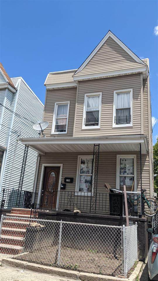 136 Bayview Ave - Photo 1