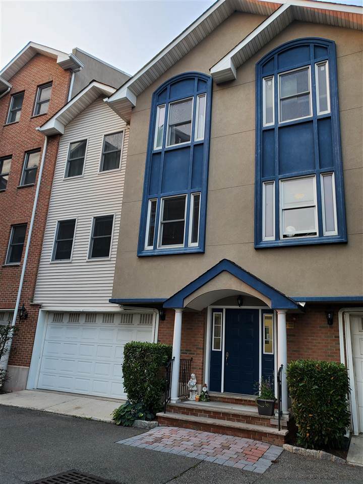 620 38TH ST - Photo 1