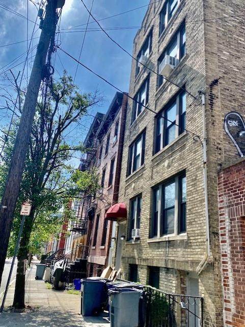 247 Montgomery St - Photo 1
