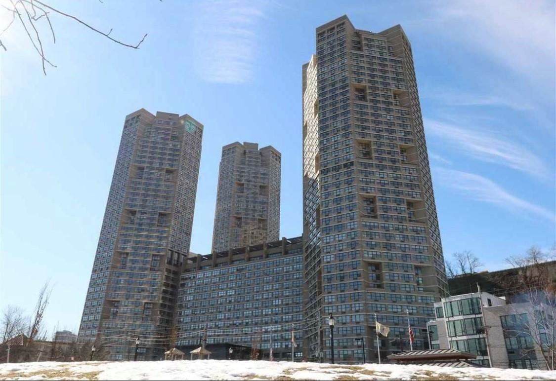 7004 Blvd East - Photo 1