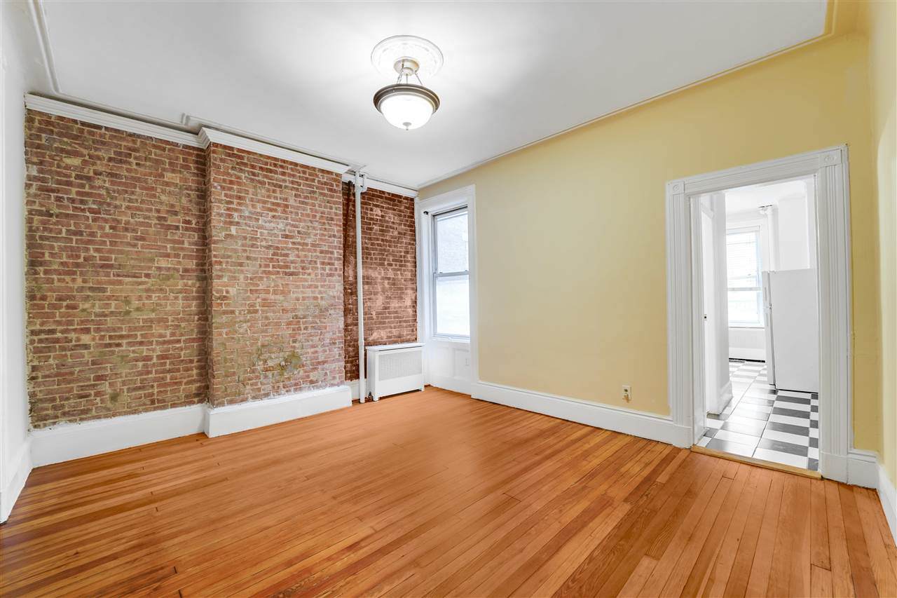 931 Willow Ave - Photo 1
