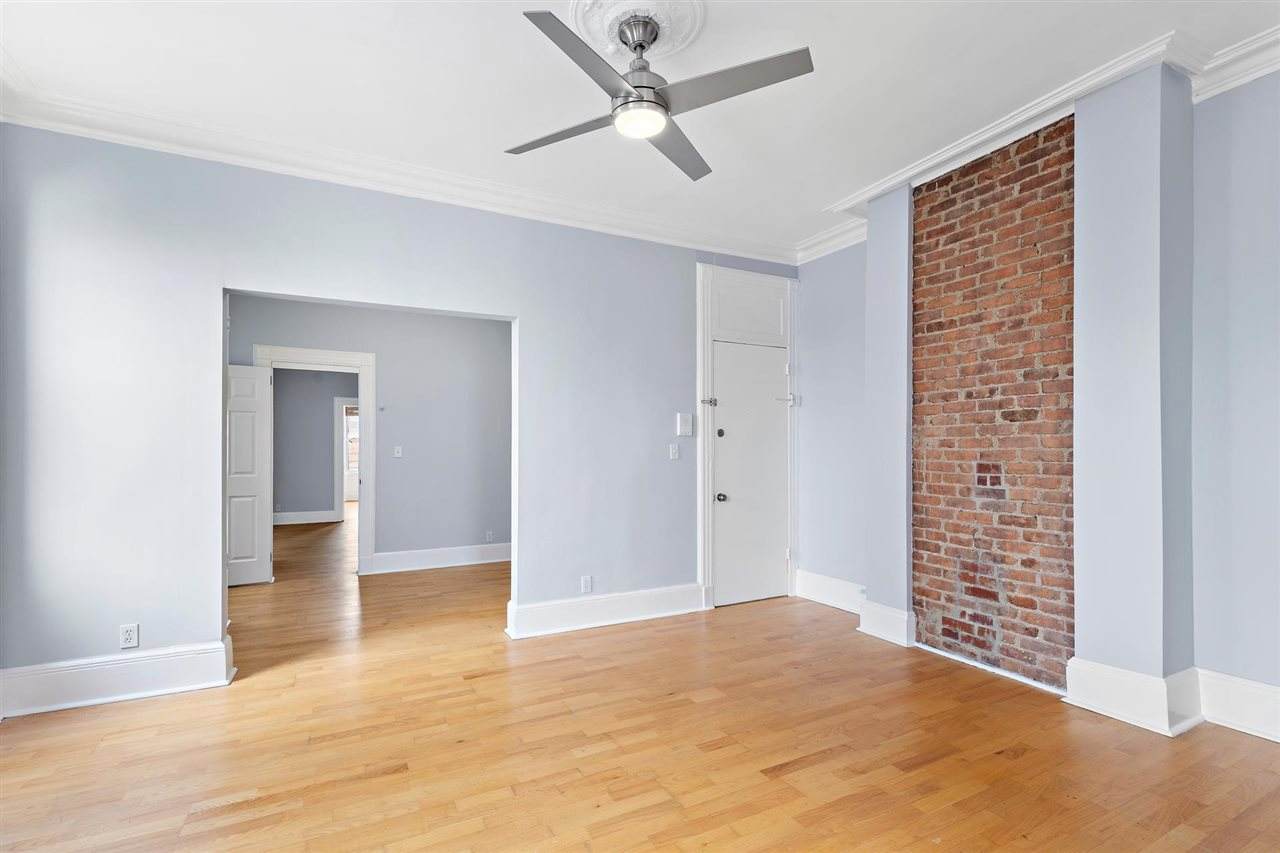 153 Lincoln St - Photo 1
