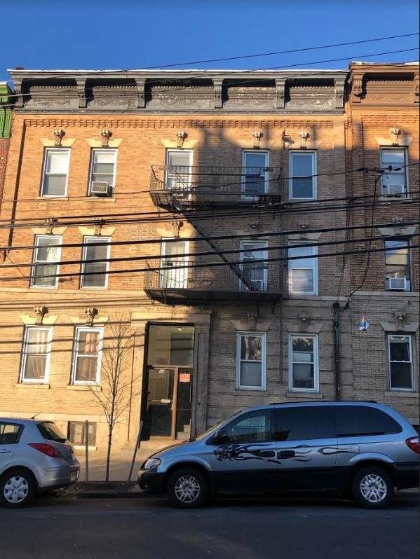 44 Broadway - Photo 1
