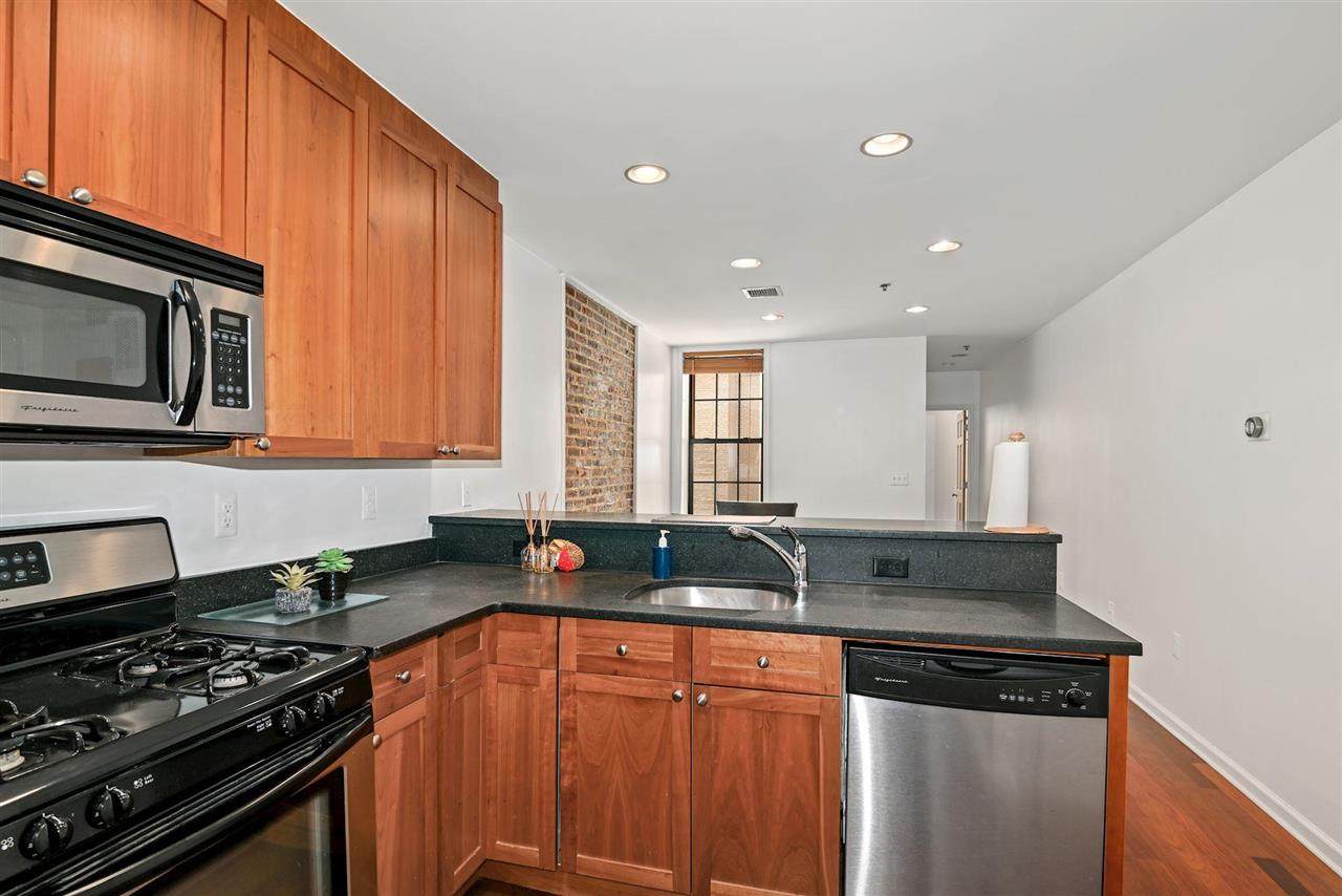 508 Grand St - Photo 1
