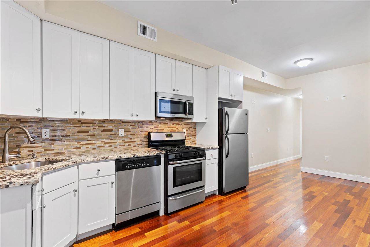 149 Webster Ave - Photo 1