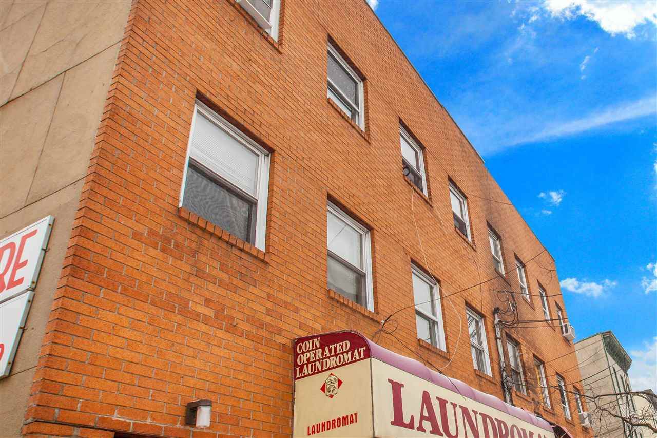 1182 Summit Ave - Photo 1