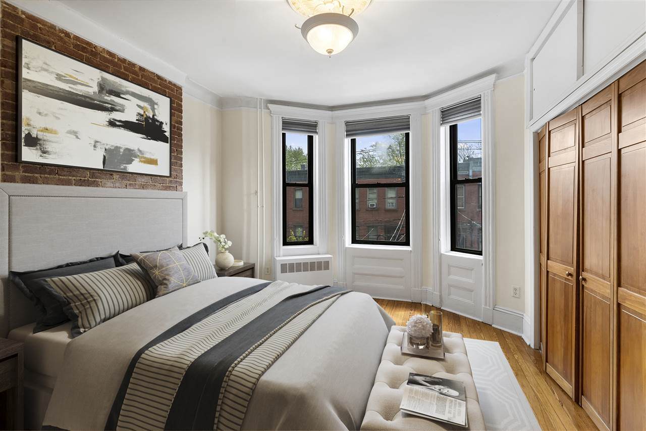 1112 Park Ave - Photo 1