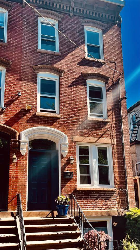 262 6TH ST - Photo 1