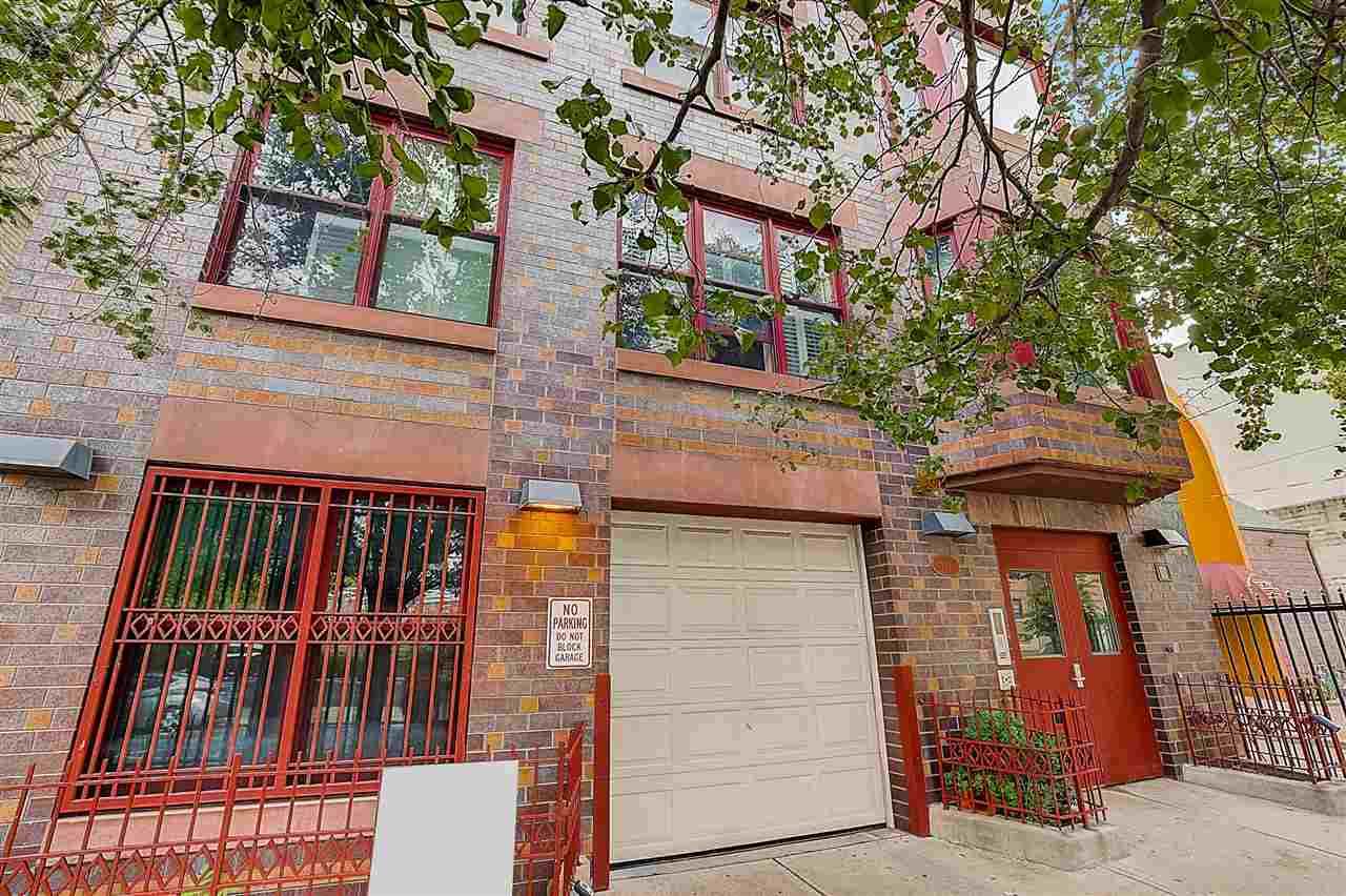 323 Jackson St - Photo 1