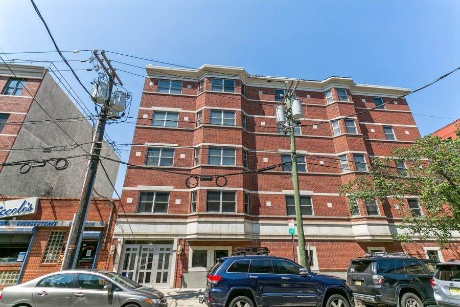 94 Clinton St - Photo 1