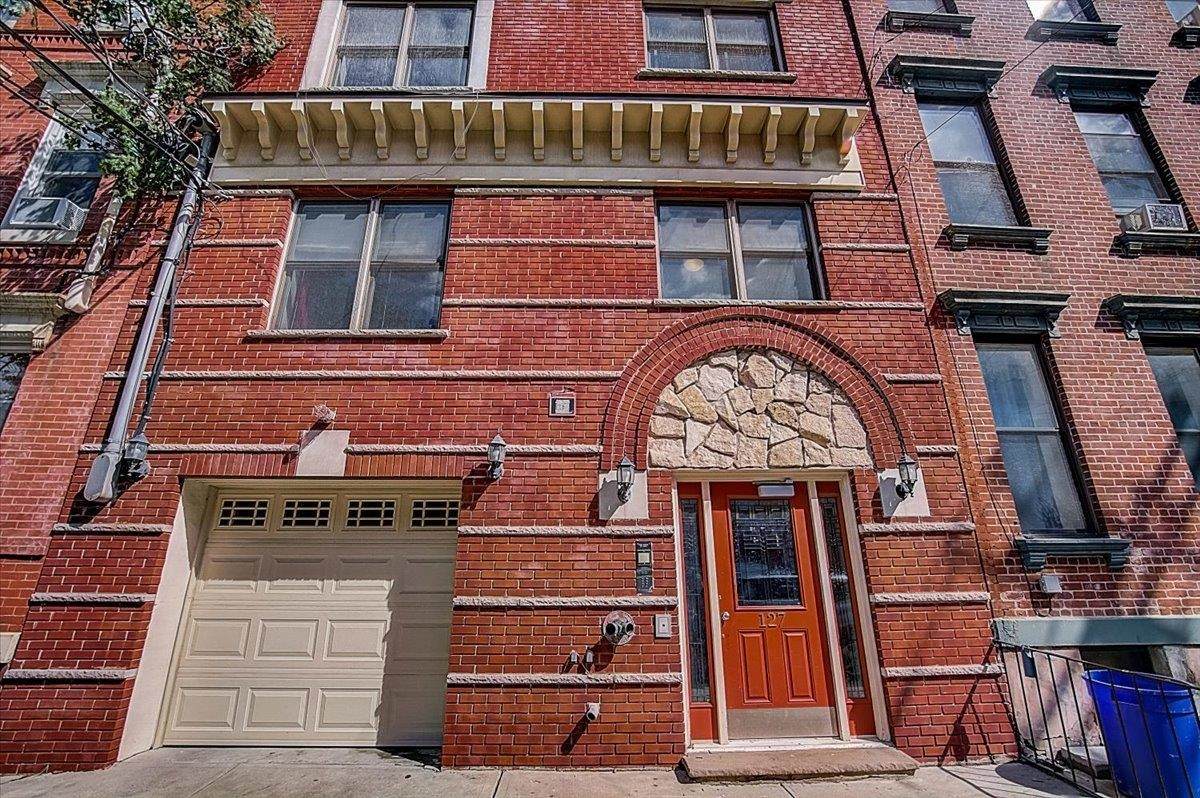 127 Clinton St - Photo 1