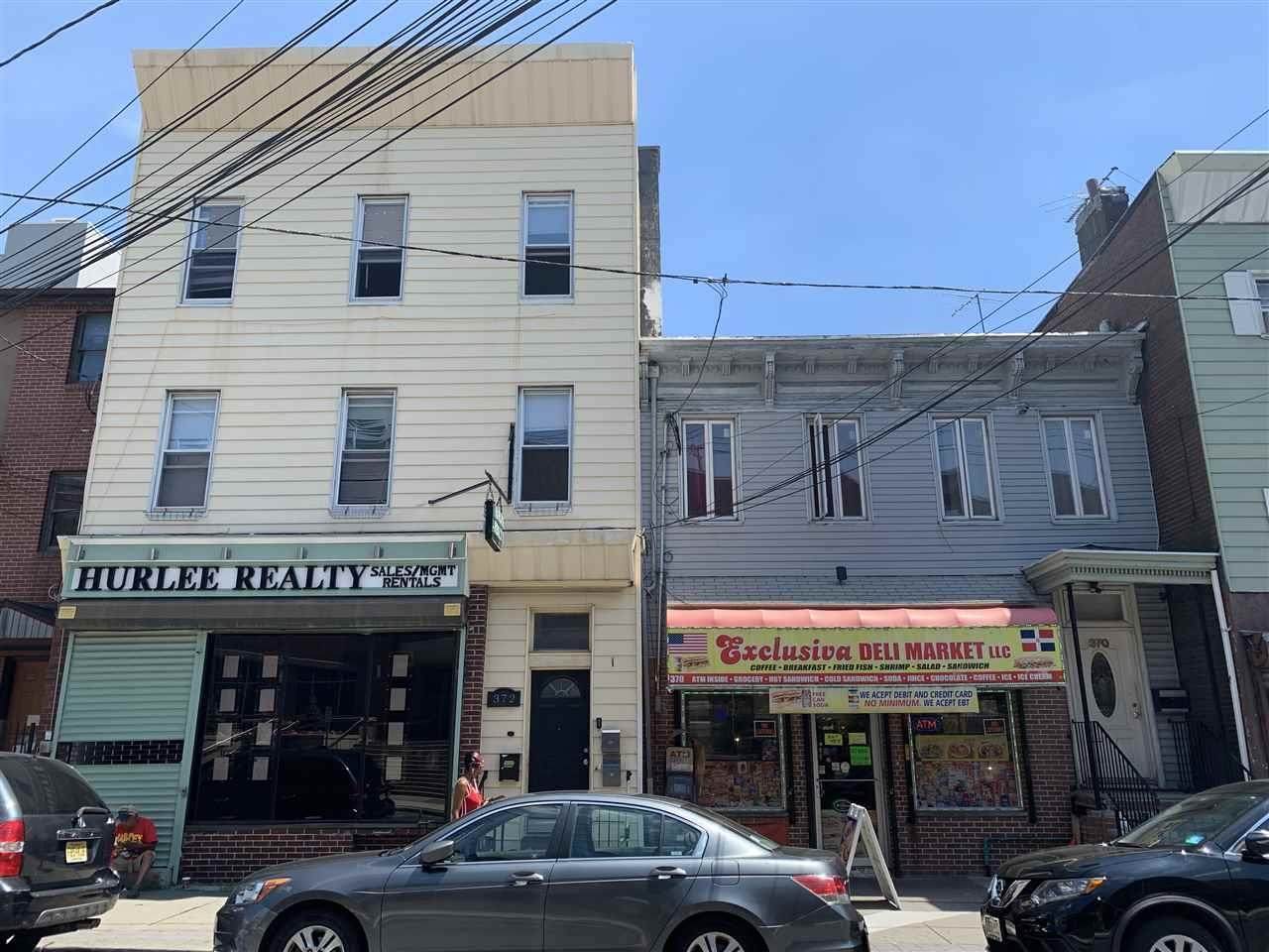 370 Summit Ave - Photo 1