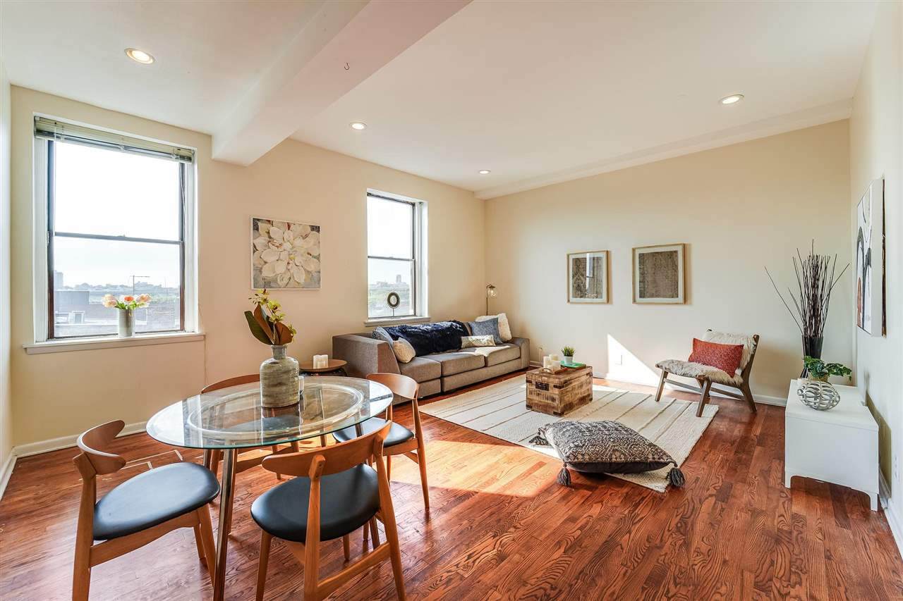 186 Wayne St - Photo 1