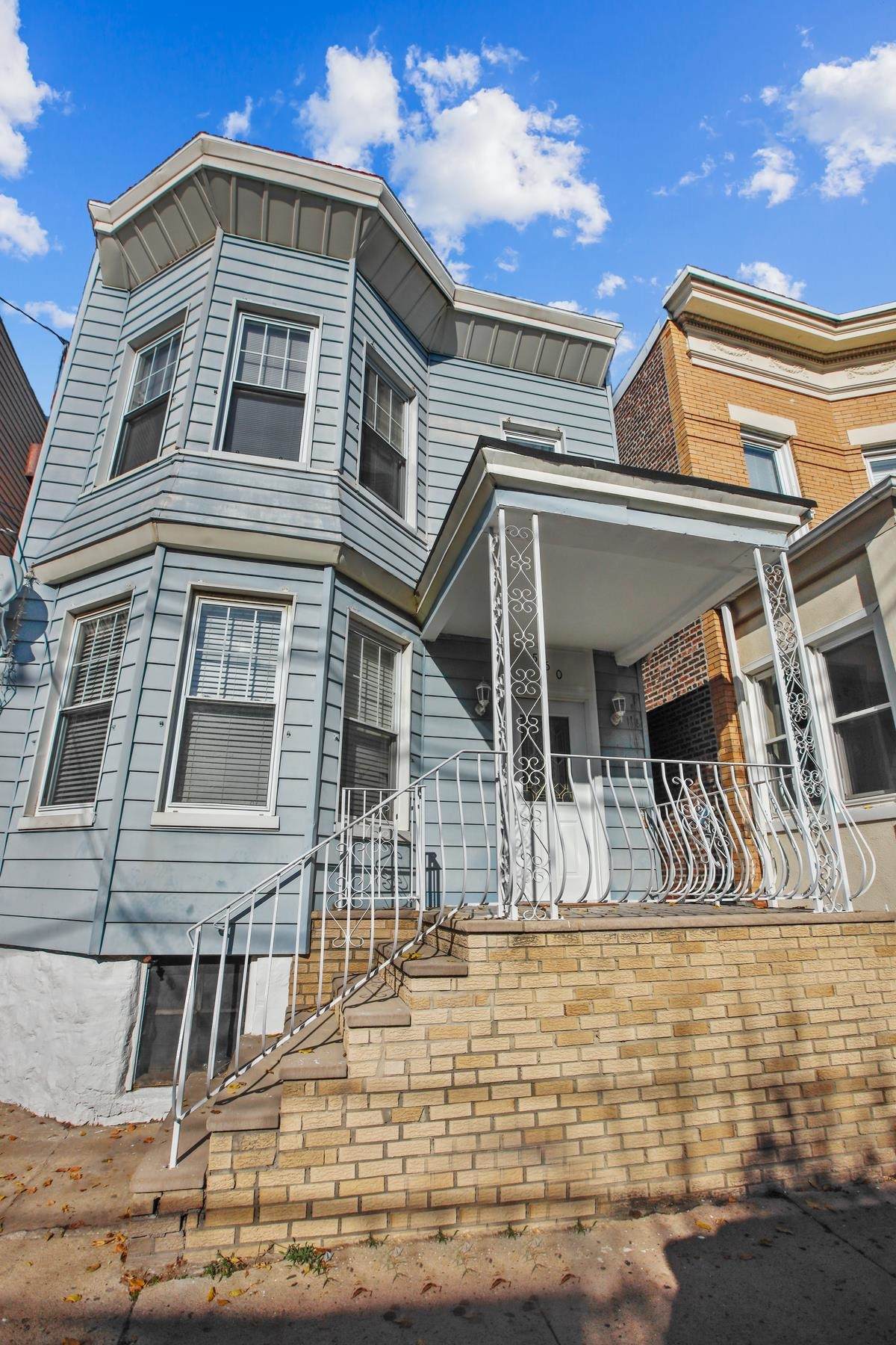 560 57TH ST - Photo 1
