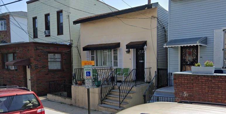 565 57TH ST - Photo 1