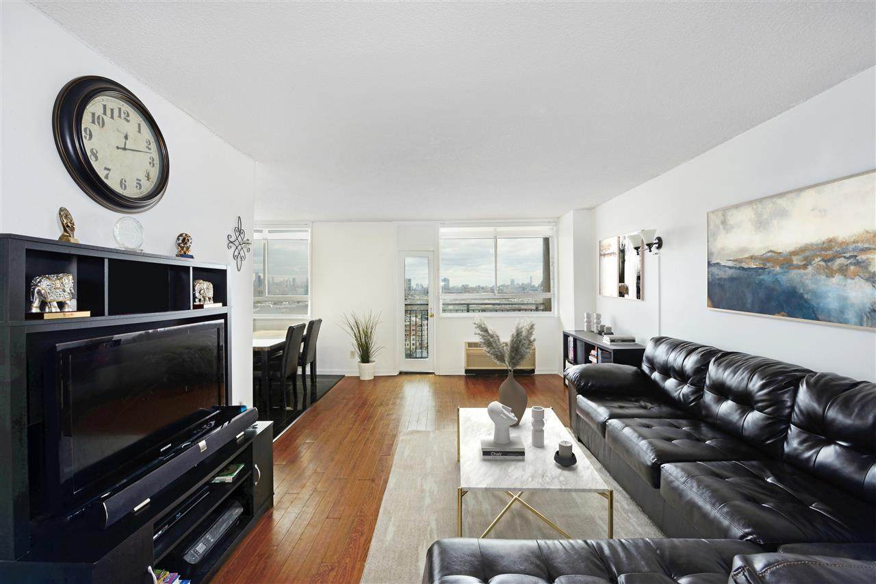 100 Manhattan Ave - Photo 1