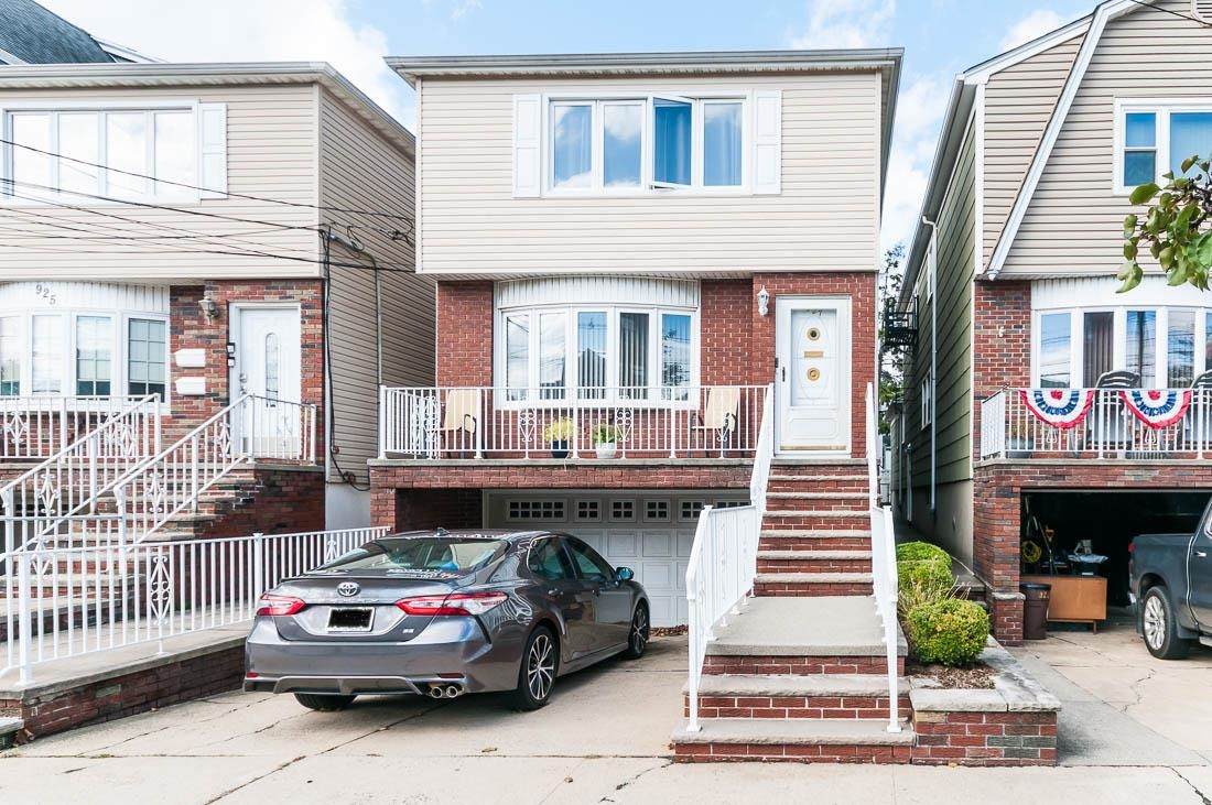 927 Avenue C - Photo 1