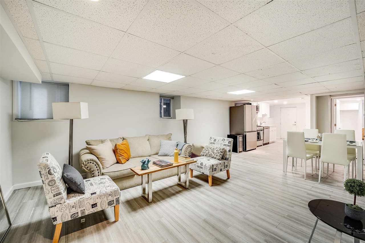 221 Jane St - Photo 1