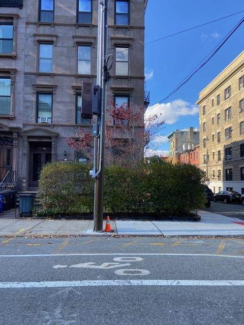 938 Hudson St - Photo 1
