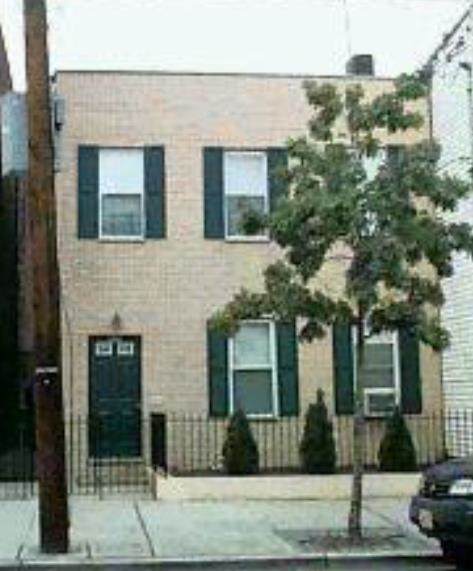 1187 Summit Ave - Photo 1