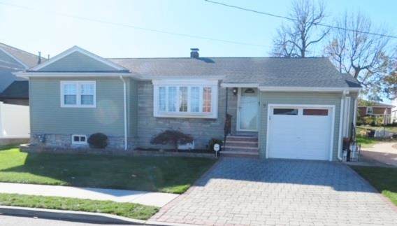 9 Edna Pl - Photo 1