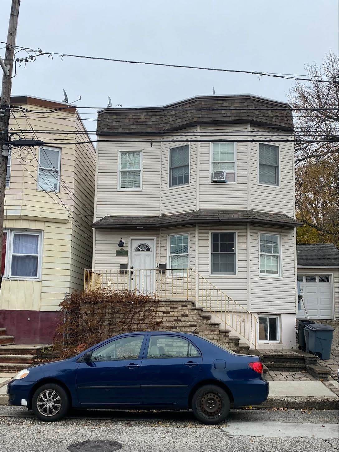 718 Chestnut St - Photo 1
