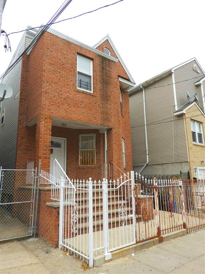 158 Wilkinson Ave - Photo 1