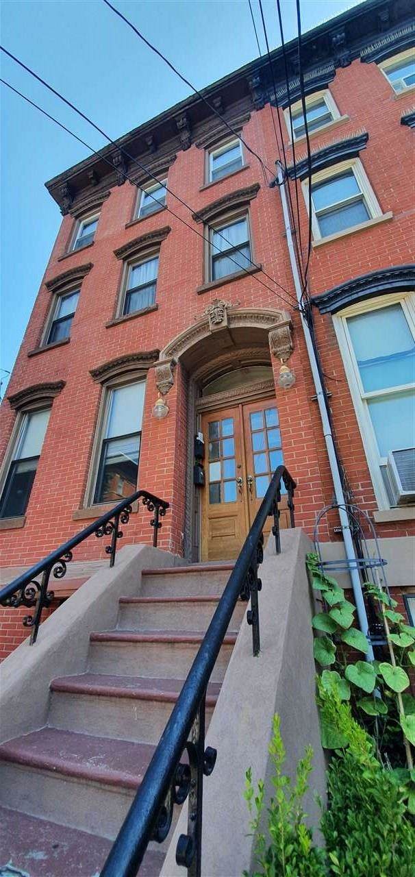 562 1/2 Jersey Ave - Photo 1
