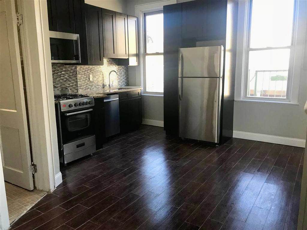 3907 Hudson Ave - Photo 1
