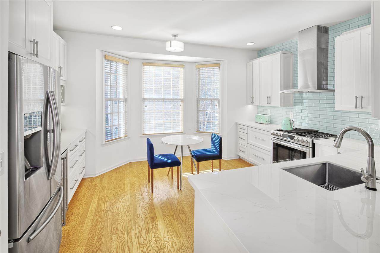 453 Albany Ct - Photo 1