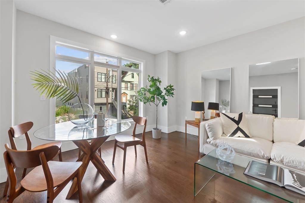 23 Romaine Ave - Photo 1