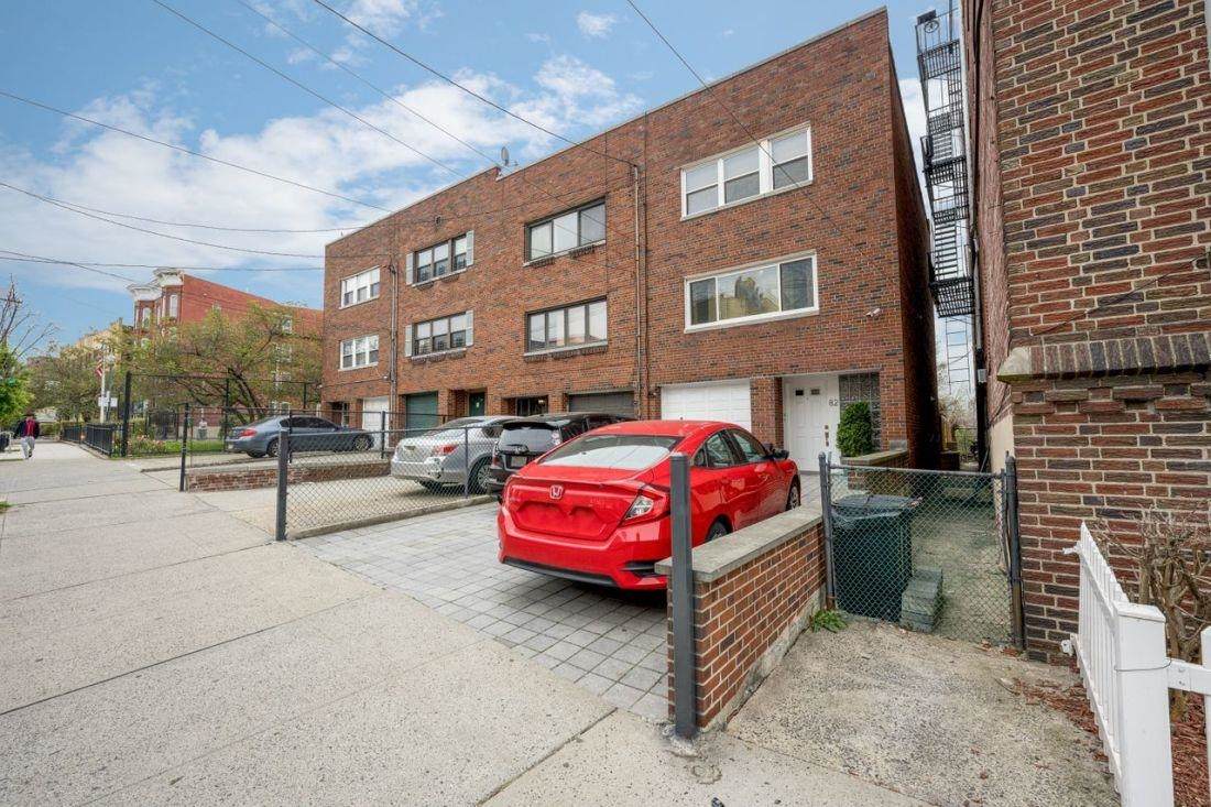 82 Palisade Ave - Photo 1