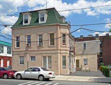 818 New York Ave - Photo 1