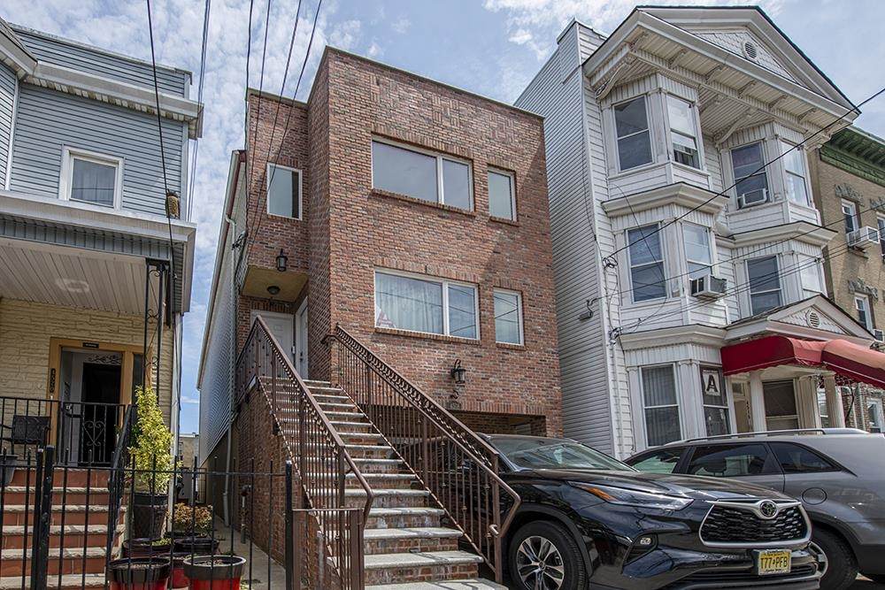 4518 Hudson Ave - Photo 1