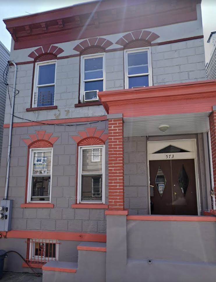 573 54TH ST - Photo 1