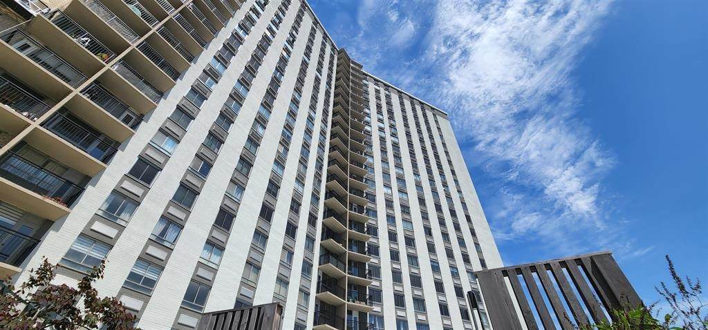 100 Manhattan Ave - Photo 1