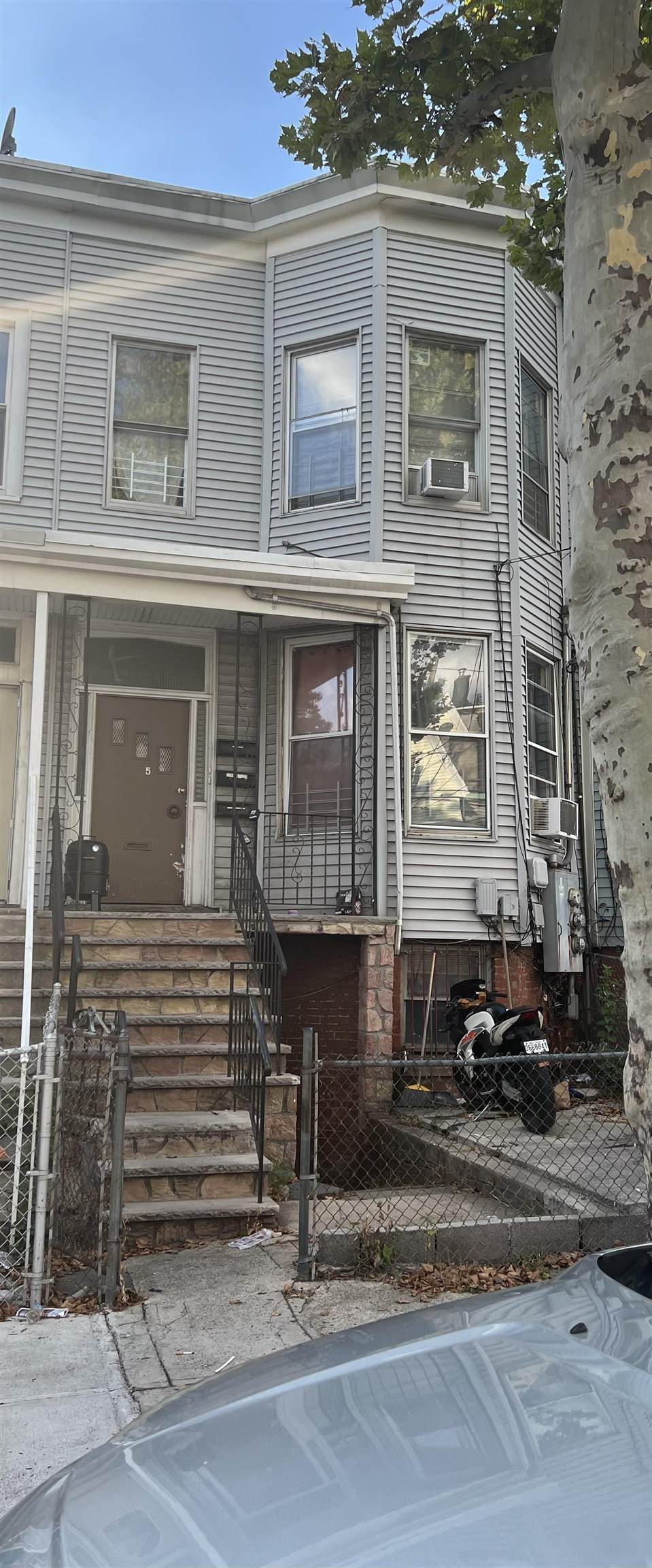 35 Arlington Ave - Photo 1